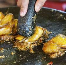 Untuk membuat sambal mercon sangatlah praktis. Resep Ayam Geprek Sambal Mercon Super Pedas Resep Hari Ini