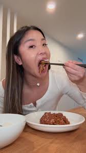 If you don’t eat uncooked beef honestly grow up. Just kiddingggg (kind of)  #beeftartare #eatwithme #mukbang #rawbeef #rawbeefmukbang #foodie #food  #koreanbeeftartare