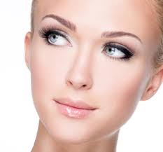 Die patientin hatte lediglich eine korrektur eines. Bester Highlighter 2021 Auftragen Tipps Vom Profi