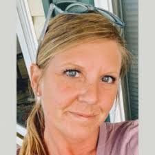 Deanna Oldham's Instagram, Twitter & Facebook