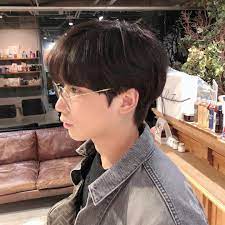 韓国ヘア韓国マッシュ韓流ヘア yuma on instagram 刈り上げなしの韓国マッシュ えりあしの残し具合が雰囲気いいよね カット 7000 オイルカラー 9000 yuma カラー ケアブリーチ カラー 17 メンズ ヘアスタイル 韓国 ヘア 流行りの