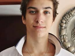 Brother do BBB argentino se revolta por pegadinha de beijo gay