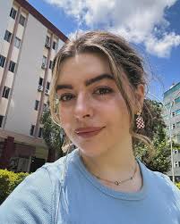 Debora Cross's Instagram, Twitter & Facebook