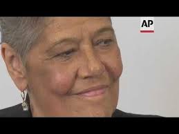 Woman gets heart from HIV-positive donor