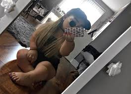 1 ft = 30.48 centimeter. Georgia Rankin From 30 Inches Tall And Turning 18 How To Follow Her On Instagram