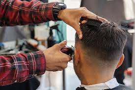 Kalau kamu bermimpi memotong rambut orang lain maka ini berarti kamu menginginkan kekuasaan. Tukang Gunting Rambut Bimbang Gulung Tikar