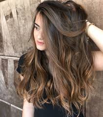 Balayage how to with l'oréal professionnel artist nancy braun. Welche Balayage Technik Ist Die Beste Dezente Sonnenkusse In Den Haaren Lange Haare Cooler Look Haar Styling Balayage Haare Blond Haare Balayage
