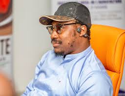 Joyeux anniversaire à toi papa qui fait que du bonheur dans ta vie moins de  problèmes beaucoup de santé, Long vie le père Siaka Diakite Fousseni Diakite