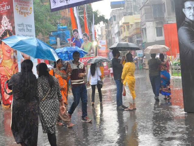 durga puja 2025 rain forecast kolkata south bengal north bengal thunderstorms scattered showers humidity discomfort festive weather