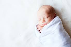 Seit 1996 werden die hüften von vier bis fünf wochen alten säuglingen bei der dritten vorsorgeuntersuchung (u3) per ultraschall auf. Euer Baby Pucken So Geht S Richtig Babymarkt De