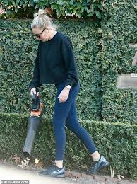 The move comes after the magpies had said they would leave a. Freedomroo Tania Buckley Gets Stuck Into Some Gardening After Ex Husband Nathan Buckley Got New Girlfriend Australiannewsreview