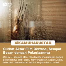Bintang film panas bernama Danny D menjelaskan perbedaan antara bercinta di  tempat kerja dan di rumah. Hmm, kira-kira lebih enak dimana ya? Danny  sendiri terkenal karena karyanya di industri film dewasa sebagai