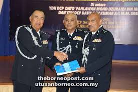 Berikutan perubahan struktur pasukan polis sarawak apabila ia menjadi sebahagian daripada pasukan polis diraja malaysia dikenali sebagai kontinjen sarawak. Dev Kembali Sebagai Timbalan Pesuruhjaya Polis Sarawak Utusan Borneo Online