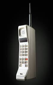 A categoria de telefone tijolão tem um novo representante de peso: A Evolucao Do Telefone Celular 1995 A 2012