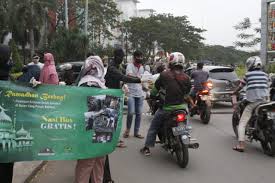 Nah, buat kamu ingin cari kegiatan seru, coba deh gabung di 7 komunitas online yang bakal bikin hidupmu lebih berwarna ini. Komunitas Kurindu Bersama Alam Kusam Bagi Bagi Makanan Dan Masker Policewatch News