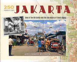 Bursa tanah abang grosir baju murah fashion baju muslim pakaian wanita dan pakaian pria. 250 Years In Old Jakarta Tales Of The Bik Family And The Rich History Of Tanah Abang Verbeek Wolthuys Sven 9781646694594 Amazon Com Books