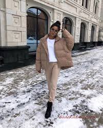 2020 Kisi Icin Bayan Kisa Sisme Mont Kombinleri Lacivert Mom Jeans Siyah Kazak Mont Deri Topuklu Ayakkabi Kiyafet Kombinleri Kiyafet Mont Moda