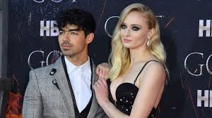 3 027 080 tykkäystä · 16 289 puhuu tästä. Sophie Turner Joe Uberraschungs Hochzeit In Las Vegas Promiflash De