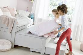 Con ruote e maniglie pilastri per l'estensione del letto singolo inclusi superficie per sdraiarsi del letto estraibile: Cameretta Con Letto Estraibile Singolo E Cassettone Cabin Bed