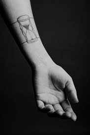 Hourglass Hand Poked Tattoo Agathe S Skin Ink Needle Time 2013 Paris By Hand Machine Free Pho Sanduhr Tattoo Sanduhr Tattoos Handgestochene Tattoos