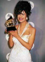 I could feel the energy and excitement which was a result of her building fame and recognition. selena quintanilla helped me learn how to be chicano. Selena Grammy 1993 Selena Quintanilla Perez Photo 36854042 Fanpop