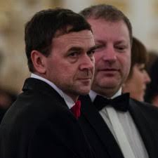 Karel komárek dnes oznámil, že koupí nepřevzatou dodávku klavírů za pět milionů korun, která měla původně mířit k čínskému odběrateli. Nejbohatsi Zena V Cesku Z Ucetni V Rodinne Firme Az K Soudu O Miliardy Ctidoma Cz
