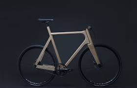 Der Hollandische Designer Paul Timmer Hat Ein Rad Fast Komplett Aus Holz Gebaut Das Singlespeed Bike Wiegt Nur 11 Kilo Un Holzfahrrad Radfahren Fahrradgestell