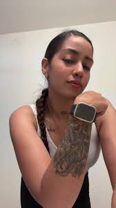 Checo El Cel: Viejaloca y Dedo en Acción