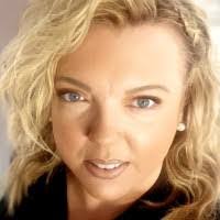 Lesley Fenton's Instagram, Twitter & Facebook