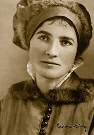 The Mathematics Behind a Visionary Artist: The Envelopes of Emma Kunz