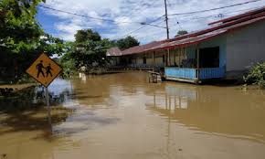 Natural disaster), adalah suatu peristiwa alam yang mengakibatkan dampak besar bagi populasi manusia. Banjir Di Badau Perbatasan Indonesia Malaysia Karena Pendangkalan Sungai Bagian 1