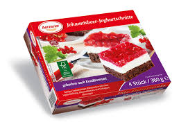 Das geht gut mit einem tortenheber. Aerzener Brot Johannisbeer Joghurtschnitte