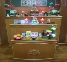 Tampak sangat unik, dengan perpaduan warna dan rangka yang minimalis. Altar Sembahyang Untuk Dewi Kwan Im Pada Rumah Masyarakat Tionghoa Buddha Di Medan Kajian Terhadap Artefak Kegiatan Dan Gagasan Pdf Download Gratis