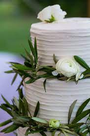 Lindsay Talbot And Christopher Bateman Wedding In New Hampshire Garden Wedding Cake Wedding Cake Olive Branch Wedding Cake Olive