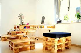 I tavoli realizzati con i pallet sono forse i pionieri tra le idee di riciclo creativo di questo particolare materiale. Mobili Con Pallets