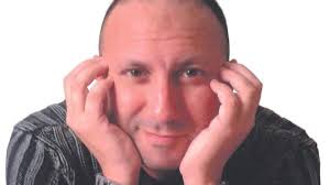 A veces la vida no sale como uno desea y no tiene más remedio que  inventársela"