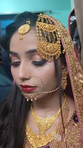 Hairstyle and eye makeup done by Sumreen Khan