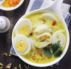 Berikan taburan kismis dan daging kelapa di atasnya. 5 Resep Kreasi Masakan Berkuah Santan Dijamin Bikin Ketagihan