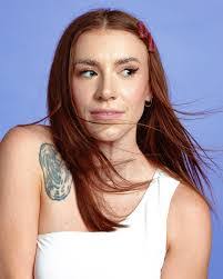 Alyssa Barker's Instagram, Twitter & Facebook