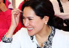Kartika kemudian meneruskan sekolahnya di swiss. Karina Kartika Sari Dewi Soekarno Putri Presiden Soekarno Flickr