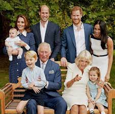 Camilla und charles verstanden, dass ihre zeit noch nicht gekommen war und hielten sich von der öffentlichkeit fern. Prince Charles And Camilla Duchess Of Cornwall Prince George And Princess Charlotte Prince Will Royal Family Portrait Prince Charles Prince William And Kate