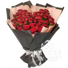 With freshness guaranteed and delivery 7 days a week, you can order a beautiful arrangement or send a thoughtful gift and enjoy the flowers and foliage at their absolute best. Stylish Bouquet Of Red Roses Is A Bouquet Of Fresh Cut Flowers Krokus Is The Best Online Shop Flower Delivery In Riga