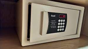 · pull open the door. Hotel Safe Battery Finished And My Stuff Got Stuck Inside Staff Took It Out With Machine In 5 Sec Wellthatsucks