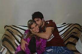 Adriana sant'anna, participante do big brother brasil 11 e influencer com 4,8 milhões de seguidores, foi até seu instagram reclamar que não consegue encontrar uma emprega doméstica que faça de tudo nos estados unidos. Adriana Sant Anna Relembra Dias De Pobreza Com Rodrigao Chorava Que Nem Crianca Quem Quem News