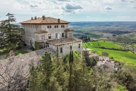 Sontuosa tenuta depoca barocca nei pressi di Orvieto | Castello in vendita  Montecchio | Sothebys Realty Italy