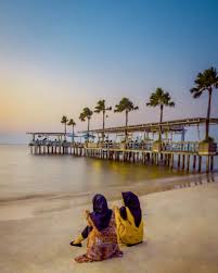 Anda akan dikenai biaya tiket masuk mulai rp10 ribuan hingga rp15 ribuan. Pantai Teluk Awur Menikmati Senja Sunset Di Jepara Tempat Wisata Terdekat Travelingpin Com