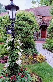 I Like The Idea Of A Light Pole With The Street Number Front Yard Landscape Design Front Yard Landscaping Design Landscape Design Front Yard