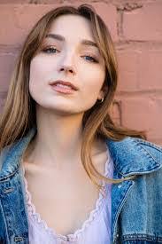 Karen Ray's Instagram, Twitter & Facebook