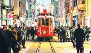 İstiklâl cadesi'ne tramvay rayları döşenirken. Halkbank Kultur Ve Yasam