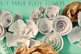 Let your little ones make these paper flowers! Diy Paper Plate Flowers